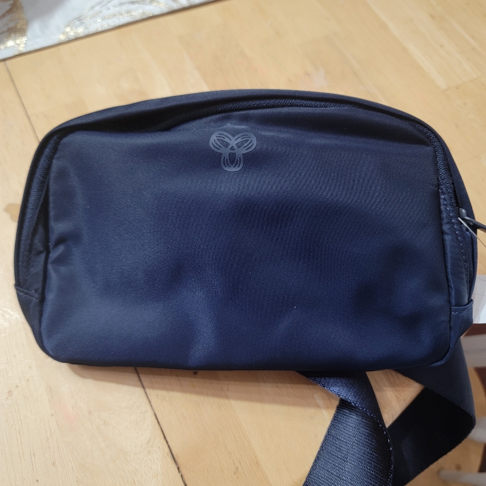 TnAction On-The-Way Bag *NWOT* - Picture 5 of 5